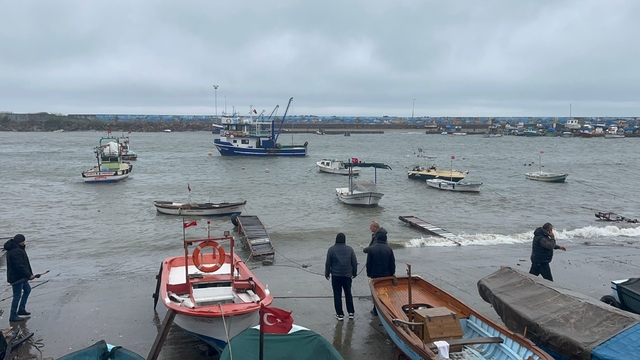 Akçakoca'da fırtına etkili oluyor