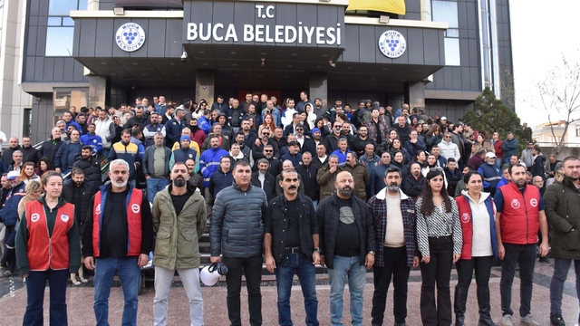 Buca Belediyesi'ndeki yaklaşık 2 bin işçiden iş bırakma eylemi