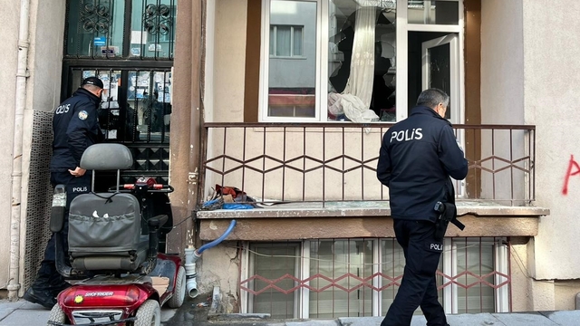 Aksaray'da bir eve düzenlenen baltalı saldırıda 2 kişi yaralandı