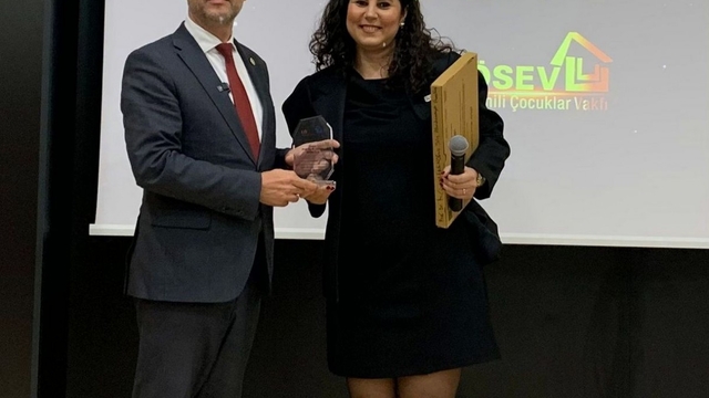 ÇOMÜ Rektörü Erenoğlu'na "Yılın Akademisyeni Ödülü"