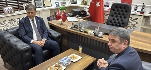 'Çıplak ayak' eylemine Başkan Cemil Tugay'dan yanıt
İzmir Büyükşehir Beledi...