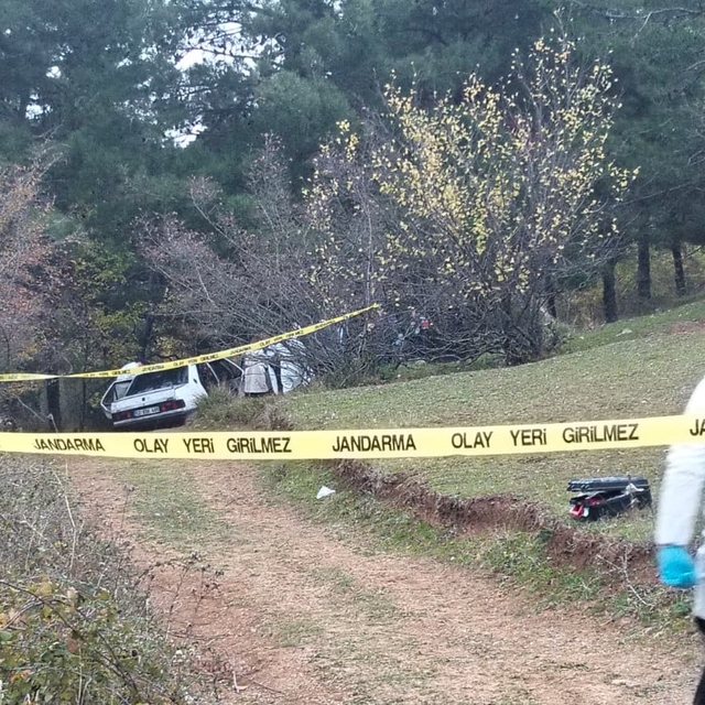 Boşandığı eşini otomobilde vurup canına kıydı
