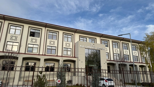 Adliyede çalışan memur ihale bedellerini zimmetine geçirdiği iddiasıyla tutuklandı