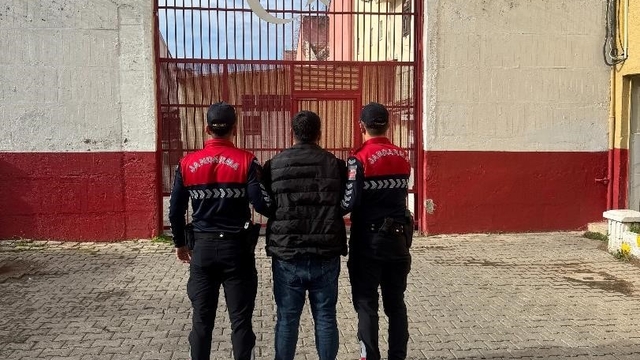 Aydın'da 2 aranan şahıs operasyonla yakalandı