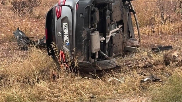Kurtalan'da devrilen otomobilin sürücüsü yaralandı