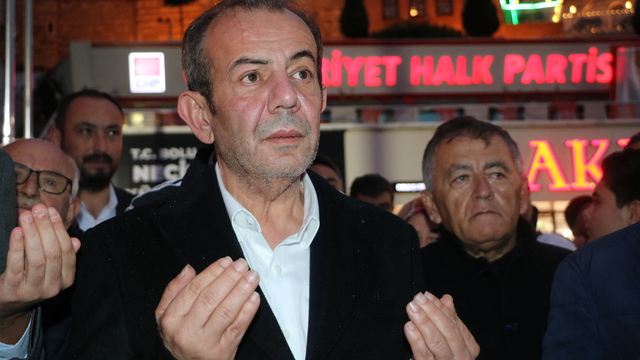 CHP'li Tanju Özcan dualarla Umre'ye uğurlandı