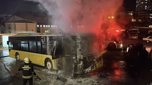 Yozgat'ta park halindeki halk otobüsünde çıkan yangın söndürüldü