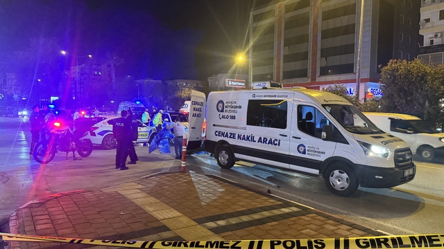 Antalya'da kamyonun çarptığı motosikletin sürücüsü hayatını kaybetti