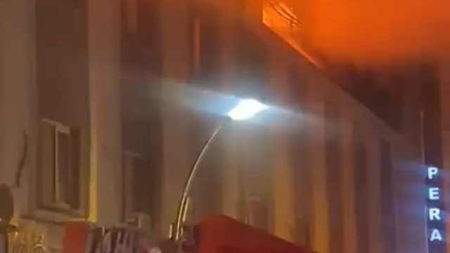 Van'da otelin restoran kısmında  yangın paniği