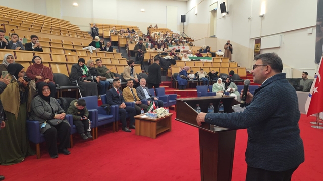 Kütahya'da eğitim gören Suriyeli öğrenciler, Baas rejiminin devrilmesinin birinci yıl dönümünü kutladı