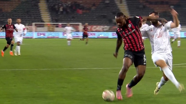 Arca Çorum FK. - Atko Grup Pendikspor: 2 - 0