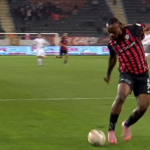 Arca Çorum FK. - Atko Grup Pendikspor: 2 - 0