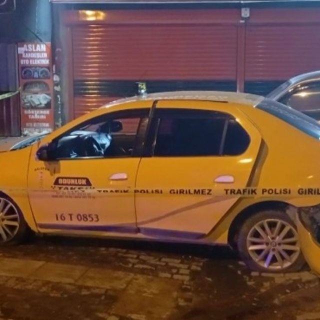 Bursa'da gasp edilen ticari taksi yarım saatlik kovalamacayla durduruldu
Ar...