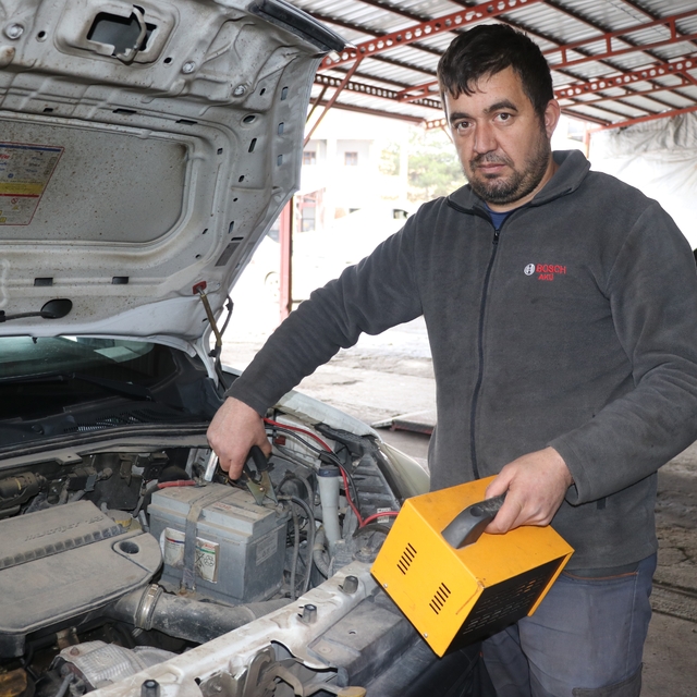 Uzmanından araç sahiplerine uyarı: "Akü bittiğinde aracı vurdurmayın"
Soğuk...