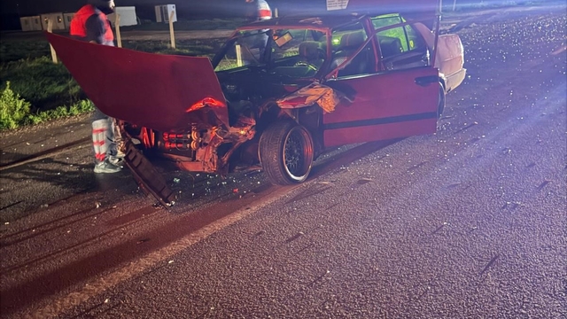 Bayramiç'te otomobille motorsiklet çarpıştı: 3 kişi yaralandı