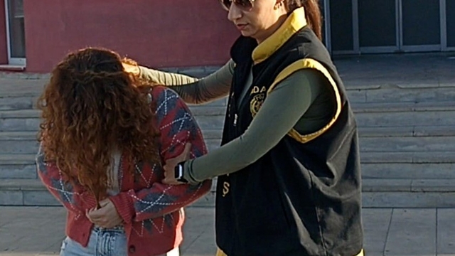 Silahlı yağma suçundan 16 yıl hapis cezasıyla aranan kadın yakalandı