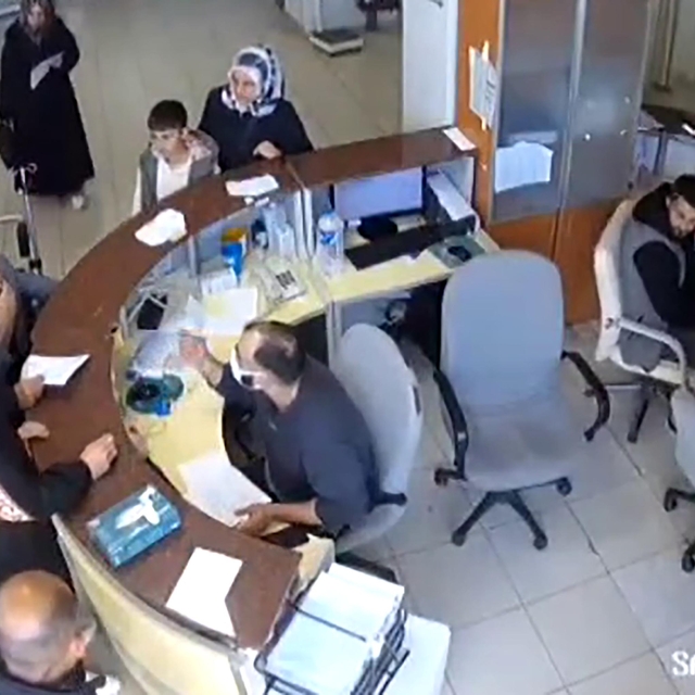 KOAH hastasına hakaret iddiası nedeniyle disiplin cezası alan doktor, istif...