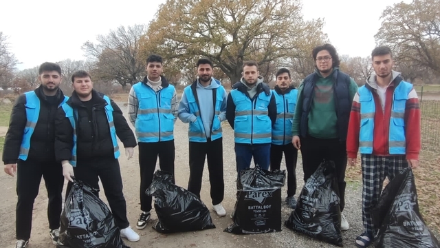 Kırklareli'nde üniversite öğrencileri çevre temizliği yaptı