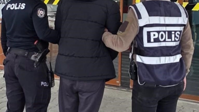 Çanakkale'de farklı suçlardan 15 yıl ve 6 ayrı suçtan aranan şüpheli tutuklandı