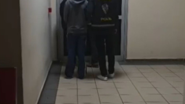 Kocaeli'de duvarlara yasa dışı bahis reklamı yazan 2 şüpheli yakalandı