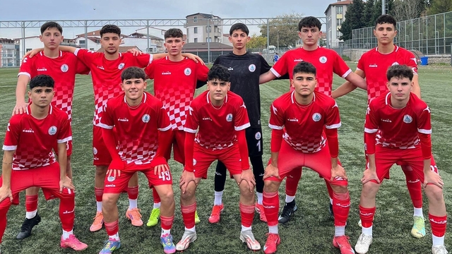 Körfez Gençlerbirliği U18 takımı liderliğini sürdürdü
