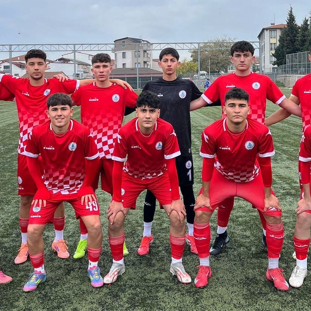 Körfez Gençlerbirliği U18 takımı liderliğini sürdürdü