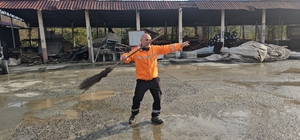 Bu temizlik görevlisi müzik sesine dayanamıyor
Artvin'in Arhavi ilçesinde b...