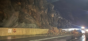 Hakkari'deki heyelan anı kamerada