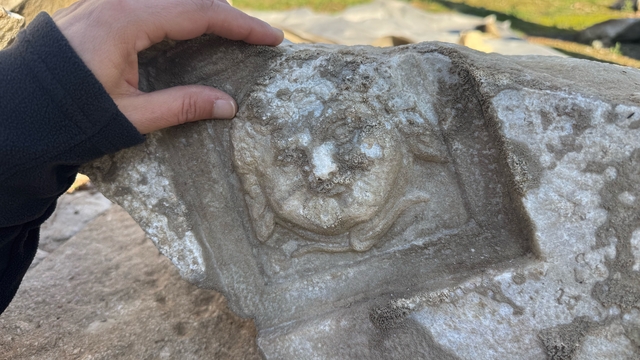 Kraliçe Amastris'in kurduğu antik kentte Medusa'nın gülümseyen figürü bulundu