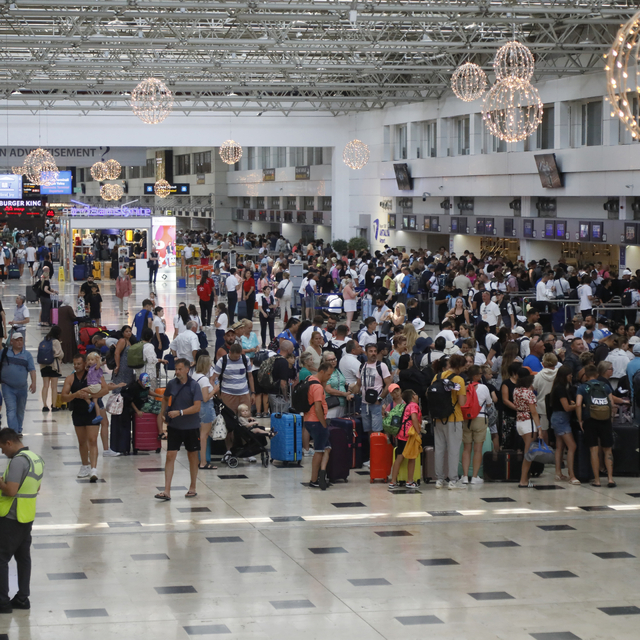 Antalya Havalimanı'nda 'kasım' trafiği; 1,7 milyon yolcuya hizmet verildi