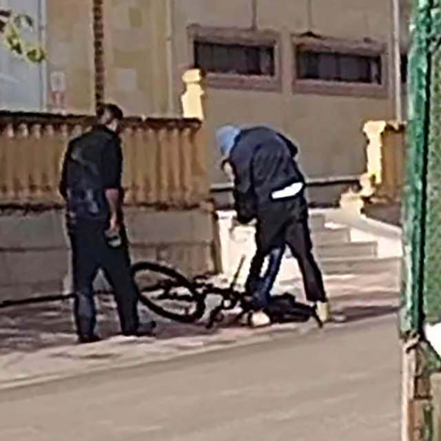 12 yaşındaki bisikletliyi tartaklayıp, boğazını sıktılar