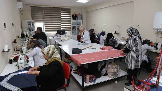 DİSMEK'te müzikten tekstile 15 branşta eğitim