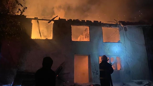 Kırklareli'nde çıkan yangında iki katlı ev kullanılamaz hale geldi