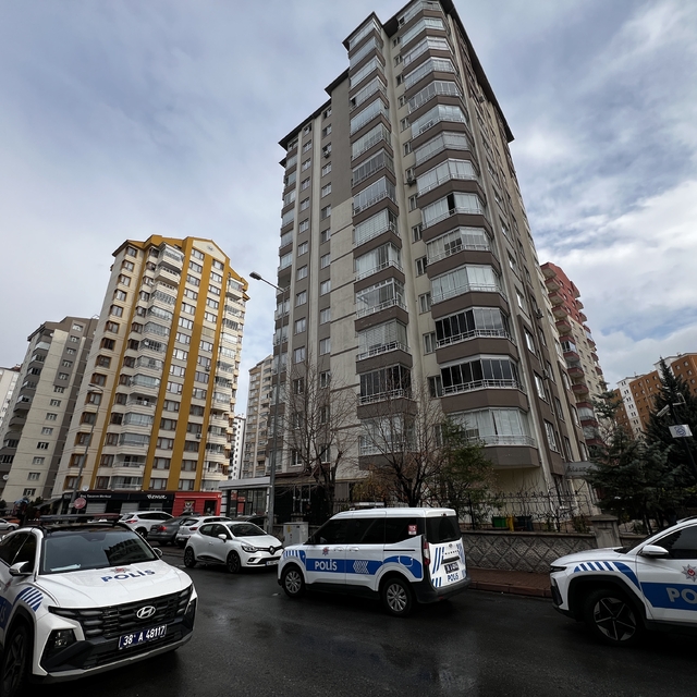 Boşanma aşamasındaki eşini öldürmek için yaşadığı binaya gitti, tartıştığı...
