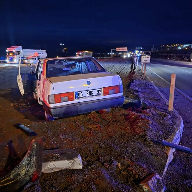 Otomobiller kavşakta çarpıştı; 7 yaralı