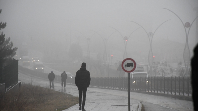 Yozgat'ta sis etkili oldu, görüş mesafesi düştü