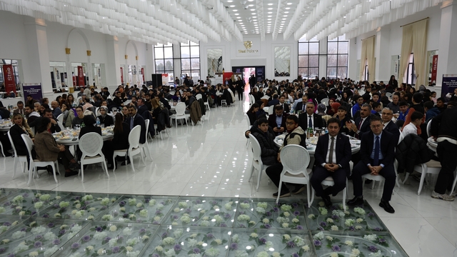 Sivas'ta öğrenciler, meslek sektörleri temsilcileri ile buluştu