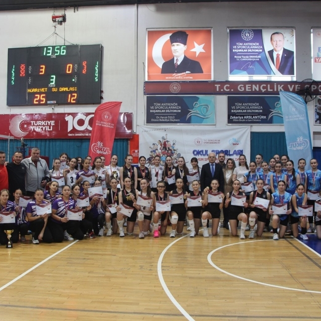 Yıldız kızlarda Hürriyet Ortaokulu şampiyon oldu