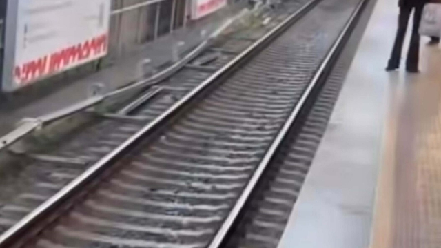 İzmir'de metro arızası; seferler durduruldu