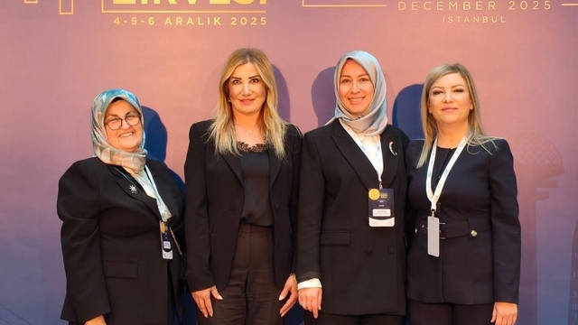 Düzceli kadın meclis üyeleri "Yerel Yönetimlerde Kadın Zirvesi"nde