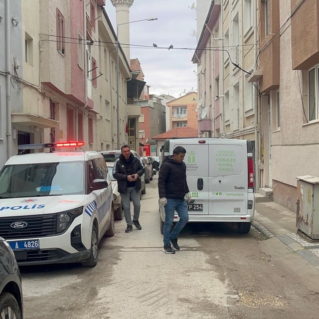 Eskişehir'de 43 yaşındaki genç adam evinde ölü bulundu