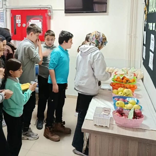 Hisarcık AİHL'de dürüstlük marketi açıldı