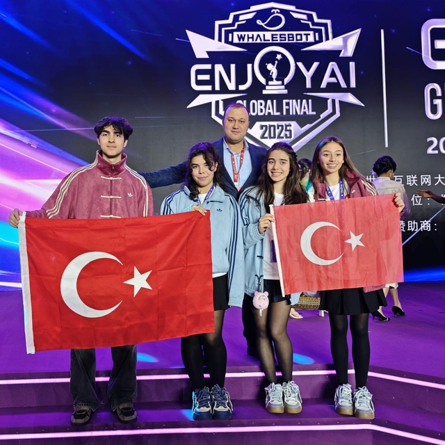 Çin'de yarışan Robotik takımından gümüş madalya
