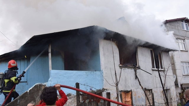 Tek başına kaldığı evde çıkan yangında öldü