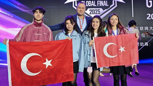 Çin'de yarışan Robotik takımından gümüş madalya