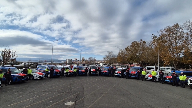 Tekirdağ'da emniyet ve jandarmaya yeni araçlar teslim edildi