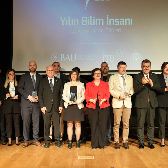 Rektör Savaş, 2024 Genç Bilim İnsanı Ödülleri programına katıldı