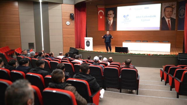 Afetlere karşı daha bilinçli olunması için Melikgazi personeline eğitim verildi