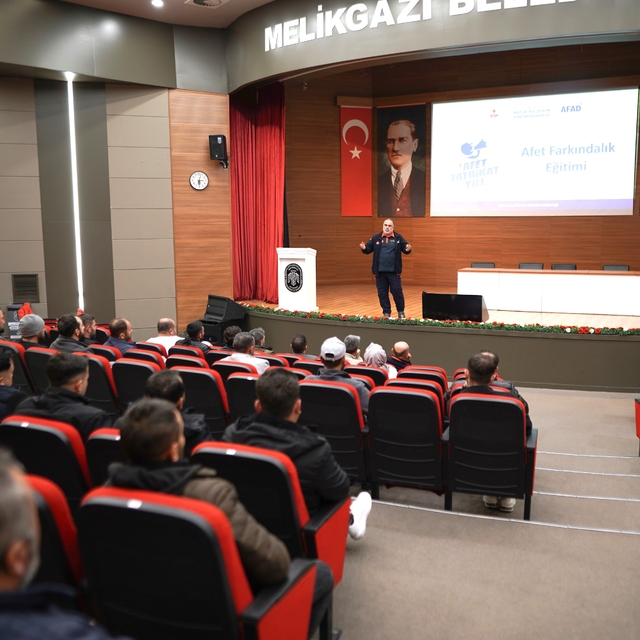 Afetlere karşı daha bilinçli olunması için Melikgazi personeline eğitim ver...