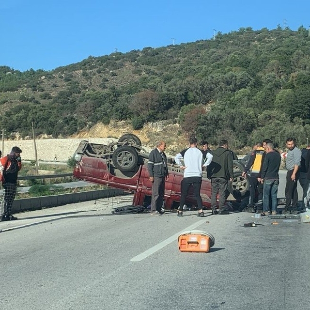 Kamyonet sürücüsü hayatını kaybetti